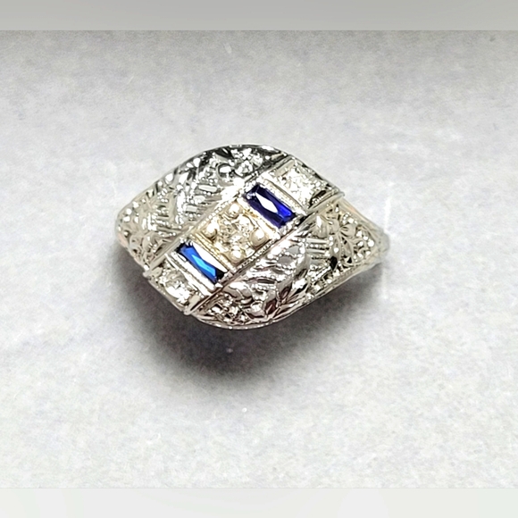 VINTAGE ESTATE 1950s ART DECO 18k Solid White Gold Blue Saphire and Diamond Ring - Picture 3 of 9